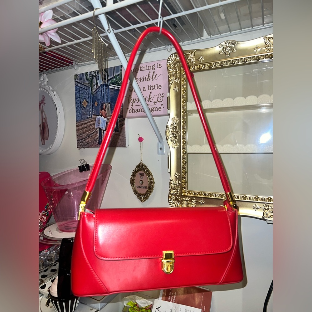 ❤️ Elegant Red Shoulder Bag | Vintage-Inspired | Gold Hardware | Chic & Feminine